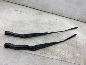 2016-2020 Bentley Bentayga Windshield Wiper Arm Set - Front (Used OEM)