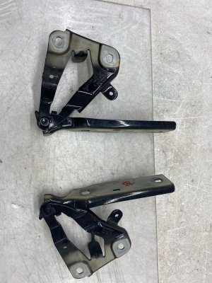 2016-2020 Bentley Bentayga Active Hood Pedestrian Protection Hood Hinge Set - Left (Driver) (Used OEM)