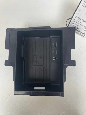 2017-2020 Seat Leon Wireless Charger and USB Charging Station Pad Tray (Used OEM)