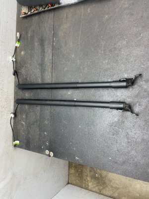 2022-2023 Jeep Grand Wagoneer Power Tailgate Lift Support Strut Motor Set - Rear (Used OEM)