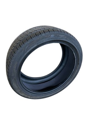  Tesla Model 3 235/40R18 Kumho Majesty 9 TA91 Solus Tire (Used OEM)