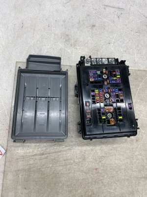 2024-2025 Ford F-250 Super Duty Engine Fuse Junction Relay Box (Used OEM)