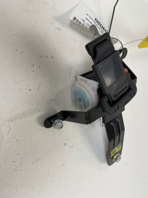 2022-2025 Kia Carnival 3rd Row Middle Seat Belt Assembly - Rear, Right (Passenger) (Used OEM)