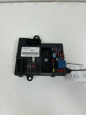 2008-2009 Cadillac XLR Engine Fuse Relay Junction Box (Used OEM)