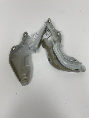 2022-2025 Kia Carnival Hood Hinge Set - Right (Passenger) (Used OEM)