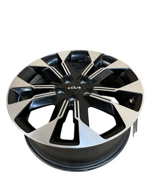 2022-2024 Kia Carnival Black 19x7.5 Machined Face Black Alloy Wheel (Used OEM)