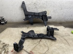  Tesla Model x C-Pillar Lower Trim Cover Bracket (Used OEM)