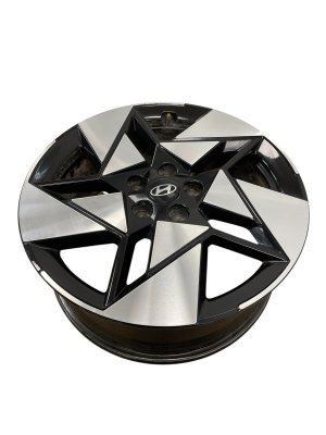 2024-2025 Hyundai Kona 19x7.5 5-Slotted Spoke Machined Black Alloy Wheel (Used OEM)