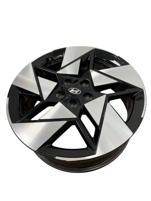 2024-2025 Hyundai Kona 19x7.5 5-Slotted Spoke Machined Black Alloy Wheel (Used OEM)