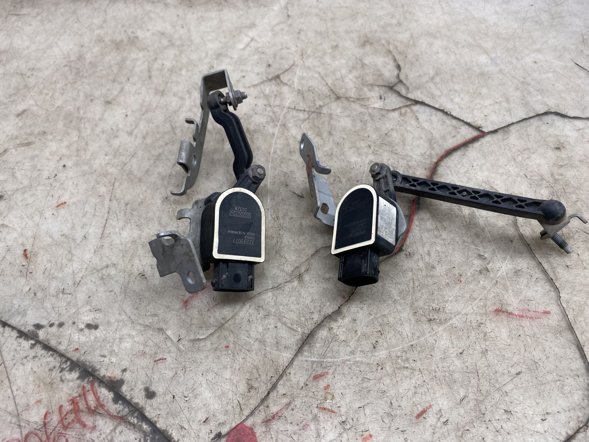 2019-2023 Volvo XC40 Front and Rear Headlight Height Level Sensor Set (Used OEM)