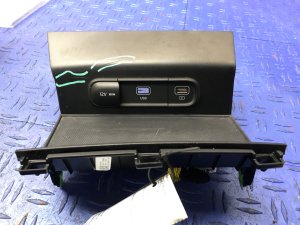 2021-2024 Kia K5 Center Console Top Panel with Wireless Charging Pad and USB Ports - Front (Used OEM)