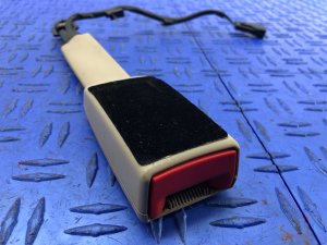 2016-2018 Lincoln MKX Beige Seat Belt Buckle with Pretensioner - Front (Used OEM)