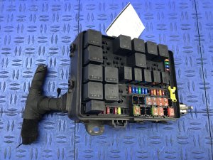 2017-2021 Maserati Ghibli Engine Bay Fuse Box (Used OEM)