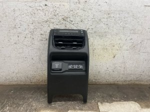 2021-2024 Jeep Grand Cherokee L Console Temperature Control with Vent and USB Port - Rear (Used OEM)