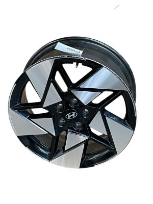 2024-2025 Hyundai Kona 19x7.5 5-Slotted Spoke Machined Black Alloy Wheel (Used OEM)
