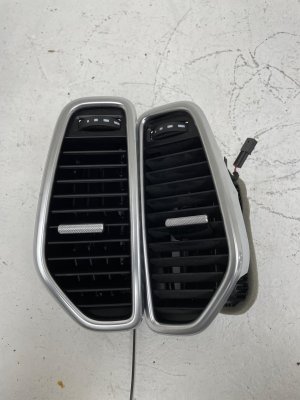 2018-2024 Porsche Cayenne Dashboard Outer HVAC Air Vents - Front (Used OEM)