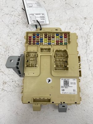 2020-2022 Hyundai Palisade Interior Dashboard Cabin Fuse Box Relay Junction Block (Used OEM)