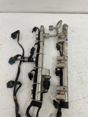 2020-2024 Kia Telluride Fuel Injection Rail Set with Connector Cable (Used OEM)