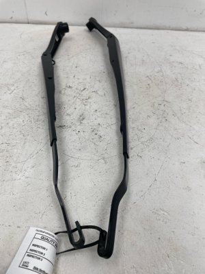 2022-2025 Genesis GV70 Windshield Wiper Arm Set - Front (Used OEM)