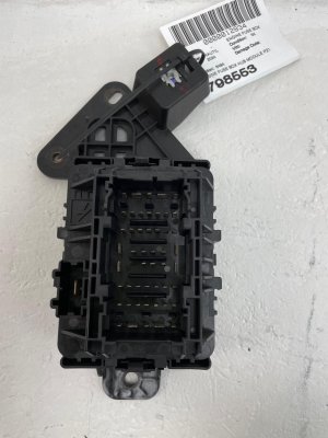 2024-2025 Lincoln Nautilus Engine Fuse Junction Box (Used OEM)
