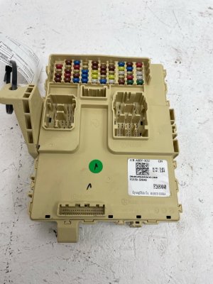 2020-2022 Kia Telluride Cabin Fuse Junction Box (Used OEM)