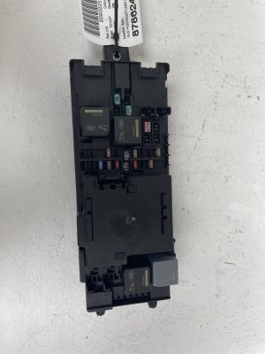 2018-2022 Land Rover Range Rover Sport Passenger Cabin Fuse Relay Box Module (Used OEM)