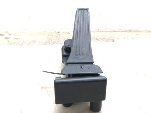 2020-2022 Kia Telluride Accelerator Pedal Assembly with Sensor and Bracket (Used OEM)