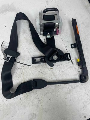 2025 Volkswagen Tiguan Seat Belt Assembly - Front (Used OEM)