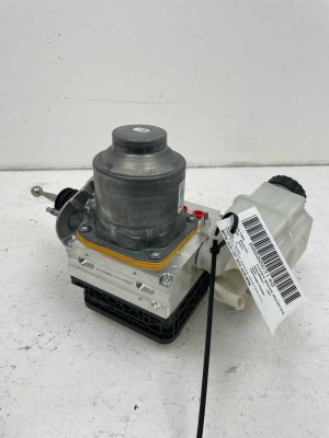 2024-2025 BMW 530i Power Brake Booster with Master Cylinder and Pump (Used OEM)