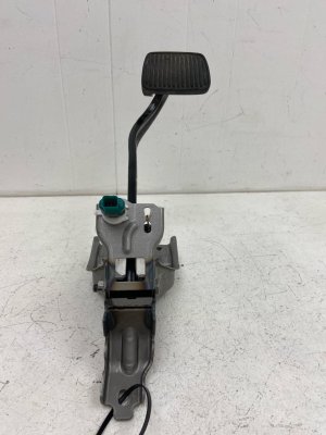 2020-2025 Kia Telluride Brake Pedal with Stop Light Switch (Used OEM)