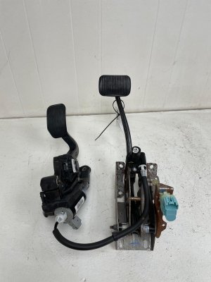 2018-2020 Lincoln Navigator Power Adjustable Accelerator and Brake Pedal Assembly (Used OEM)