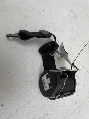 2017-2022 Maserati Levante Center Seat Belt Assembly - Rear, Right (Passenger) (Used OEM)