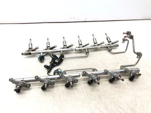 2011-2016 Ferrari FF Fuel Injector Rail Set with Fuel Injectors (Used OEM)