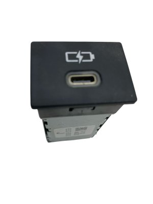2024-2025 Toyota Land Cruiser USB Port Hub (Used OEM)