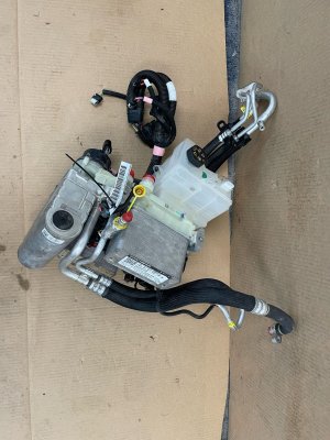  Tesla Model y Supermanifold Coolant Pump Reservoir Assembly (Used OEM)