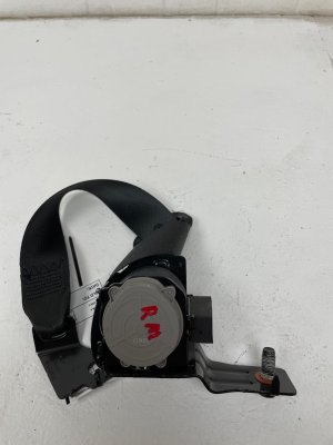 2023-2025 Subaru Solterra Center Seat Belt Assembly - Rear, Right (Passenger) (Used OEM)