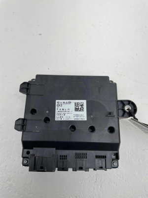  Tesla Model y Radio Amplifier Speaker Output Module (Used OEM)