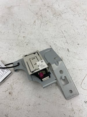 2018-2020 Lincoln Navigator Antenna Audio Radio Control Module (Used OEM)