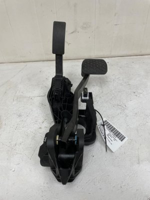 2021-2024 Mercedes-Benz GLA250 Accelerator and Brake Pedal Assembly (Used OEM)