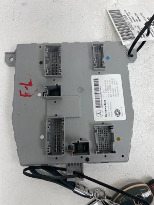 2014-2017 Mercedes-Benz S320 Signal Acquisition Control Module with Key Set - Front (Used OEM)