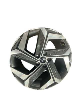 2022-2024 Hyundai Tucson Black 19x7.5 5-Split Spoke Machined Charcoal Alloy Wheel (Used OEM)