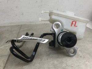 2017-2019 Porsche 911 Brake Master Cylinder (Used OEM)
