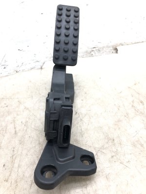 2012-2015 Mercedes-Benz ML350 Accelerator Throttle Pedal Assembly (Used OEM)