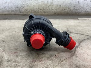  Tesla Model s Electric Auxiliary Coolant Pump with Hose (Used OEM)