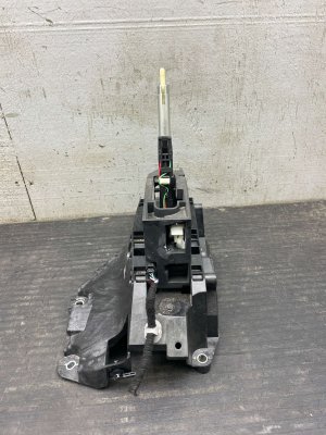 2023-2024 GMC Canyon Center Console Mounted Gear Selector Shifter - Front (Used OEM)