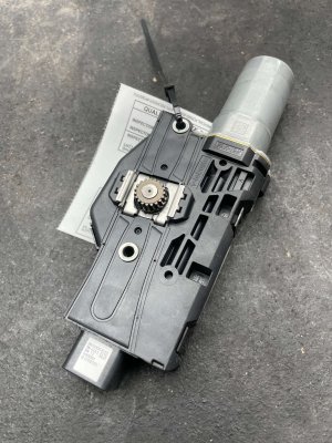 2019-2025 Ram 1500 Panoramic Sunroof Motor (Used OEM)