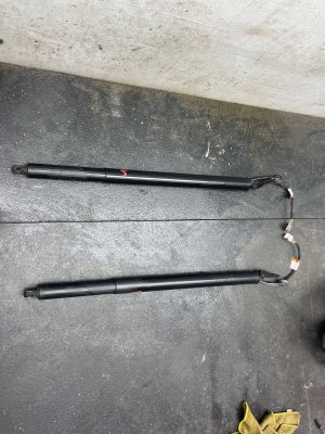 2023-2025 Hyundai Palisade Power Tailgate Lift Motor Support Cylinder Set - Rear (Used OEM)