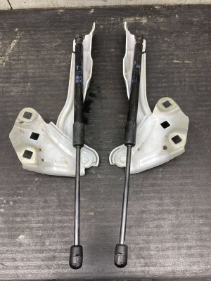 2024-2025 GMC Acadia Hood Hinge and Support Strut Set - Front, Right (Passenger) (Used OEM)