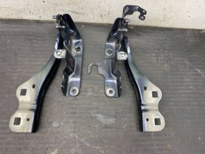 2021-2025 Ford Bronco Hood Hinge Set - Front, Right (Passenger) (Used OEM)