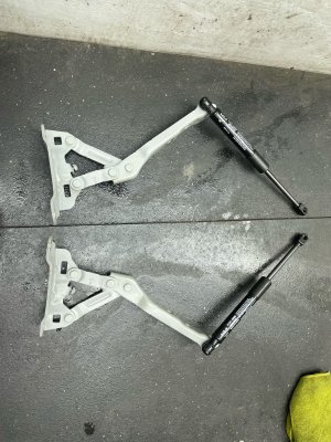2020-2025 Kia Telluride Hood Hinge Set - Front, Right (Passenger) (Used OEM)